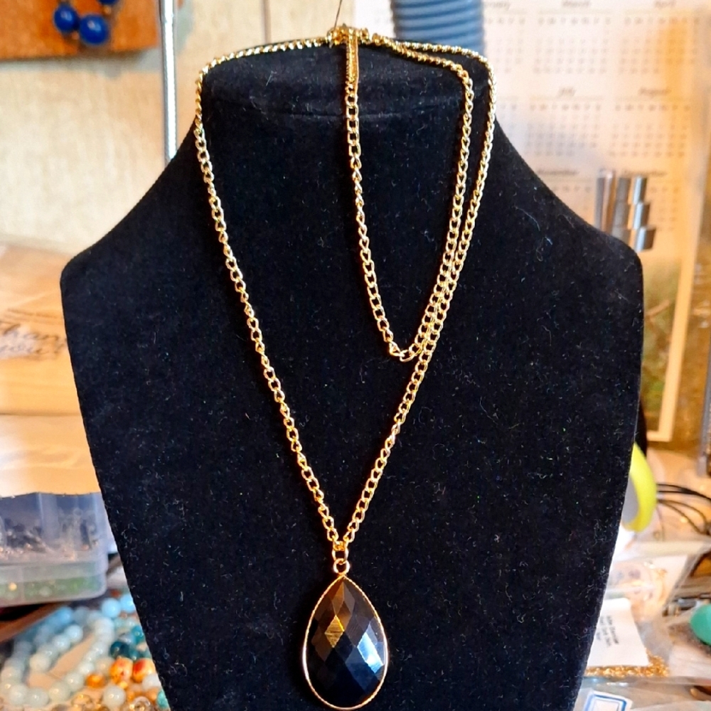 Handmade Elegant Gold Chain Necklace with Black 1 1/2 inch Agate Pendant